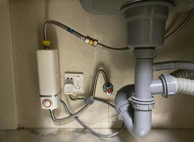 小厨宝弯头 厨房水源连接的便捷解决方案